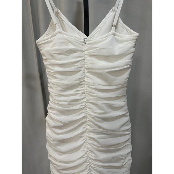 Elliatt Pippa Dress White Size Small Lightly Worn Flattering Ruched Fabric Comfy - Picture 10 of 14